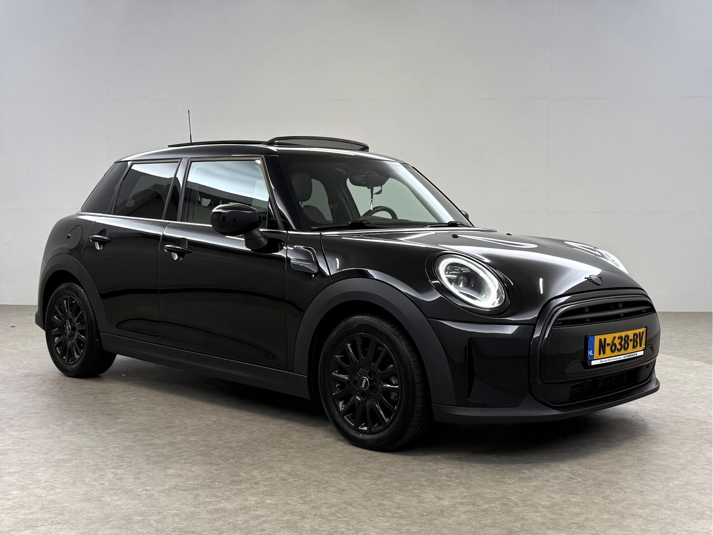 MINI Cooper 1.5 Cooper Business Edition | Pano | Sfeerverl. | Carplay | Cruise | Parkeersens. | Navi | NAP