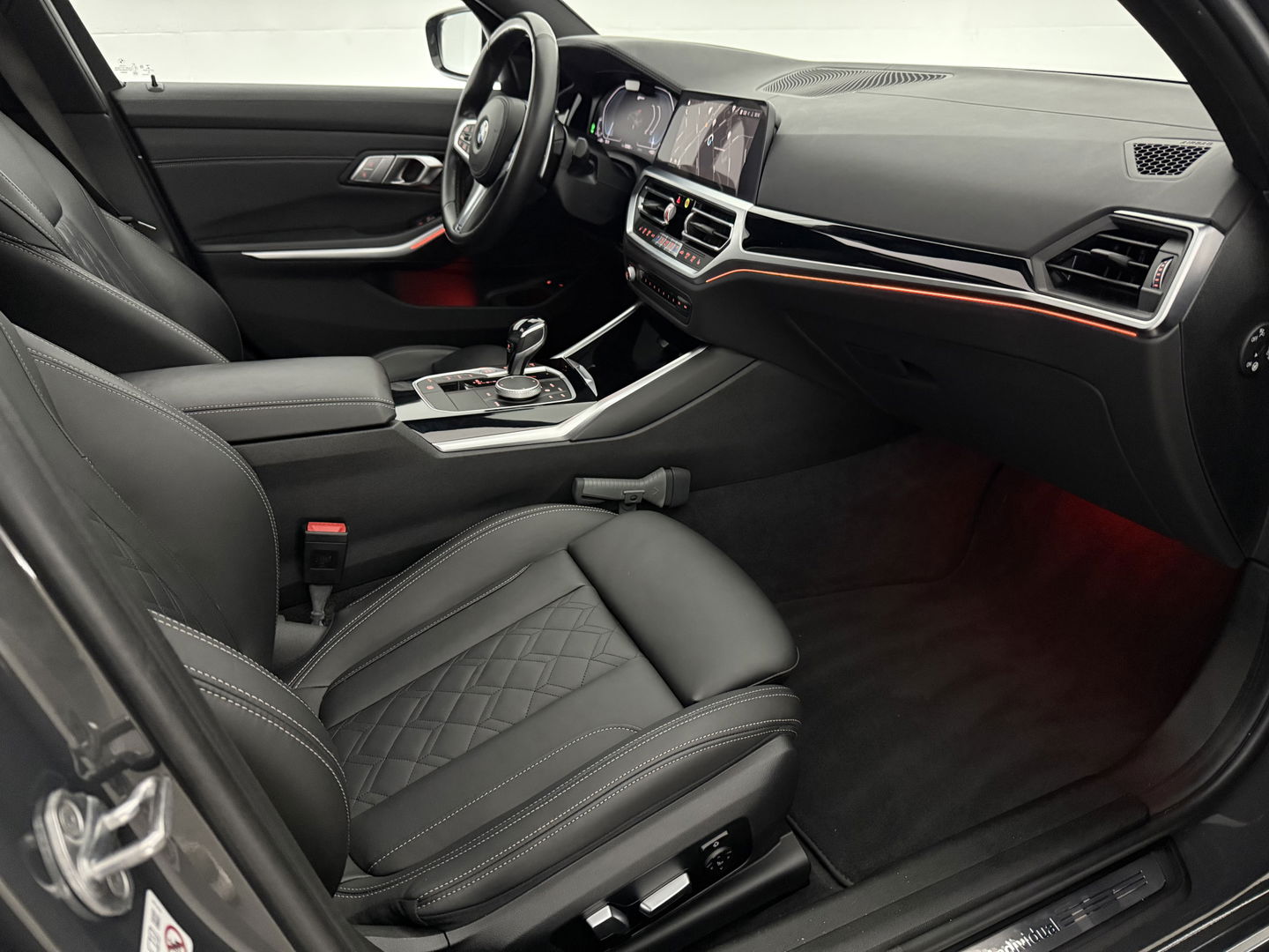 BMW 3-serie 330e eDrive 292PK M-Sport | Pano | HuD | 360° | Sfeer | Virtual | Memory | Adap. Cruise | Carplay | Keyless | NAP