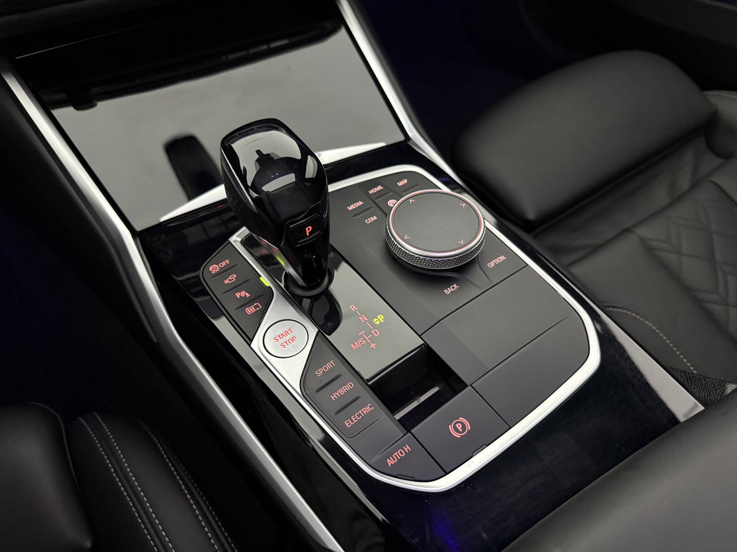 BMW 3-serie 330e eDrive 292PK M-Sport | Pano | HuD | 360° | Sfeer | Virtual | Memory | Adap. Cruise | Carplay | Keyless | NAP