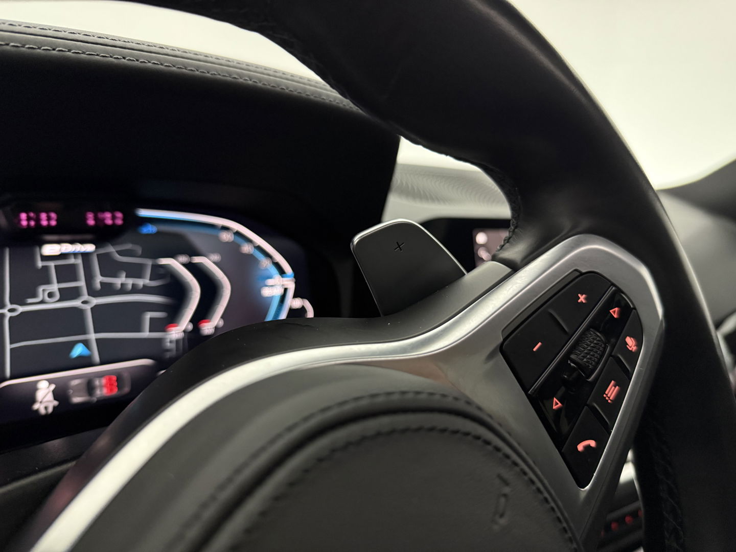 BMW 3-serie 330e eDrive 292PK M-Sport | Pano | HuD | 360° | Sfeer | Virtual | Memory | Adap. Cruise | Carplay | Keyless | NAP