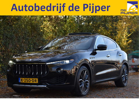 Maserati Levante 3.0 V6 AWD GranLusso 350 pk Facelift Driver ass.Pack 1 | Open dak | Harman/Kardon | Camera | Luchtvering | Carplay | Keyless | DAB | Full LED | 20"