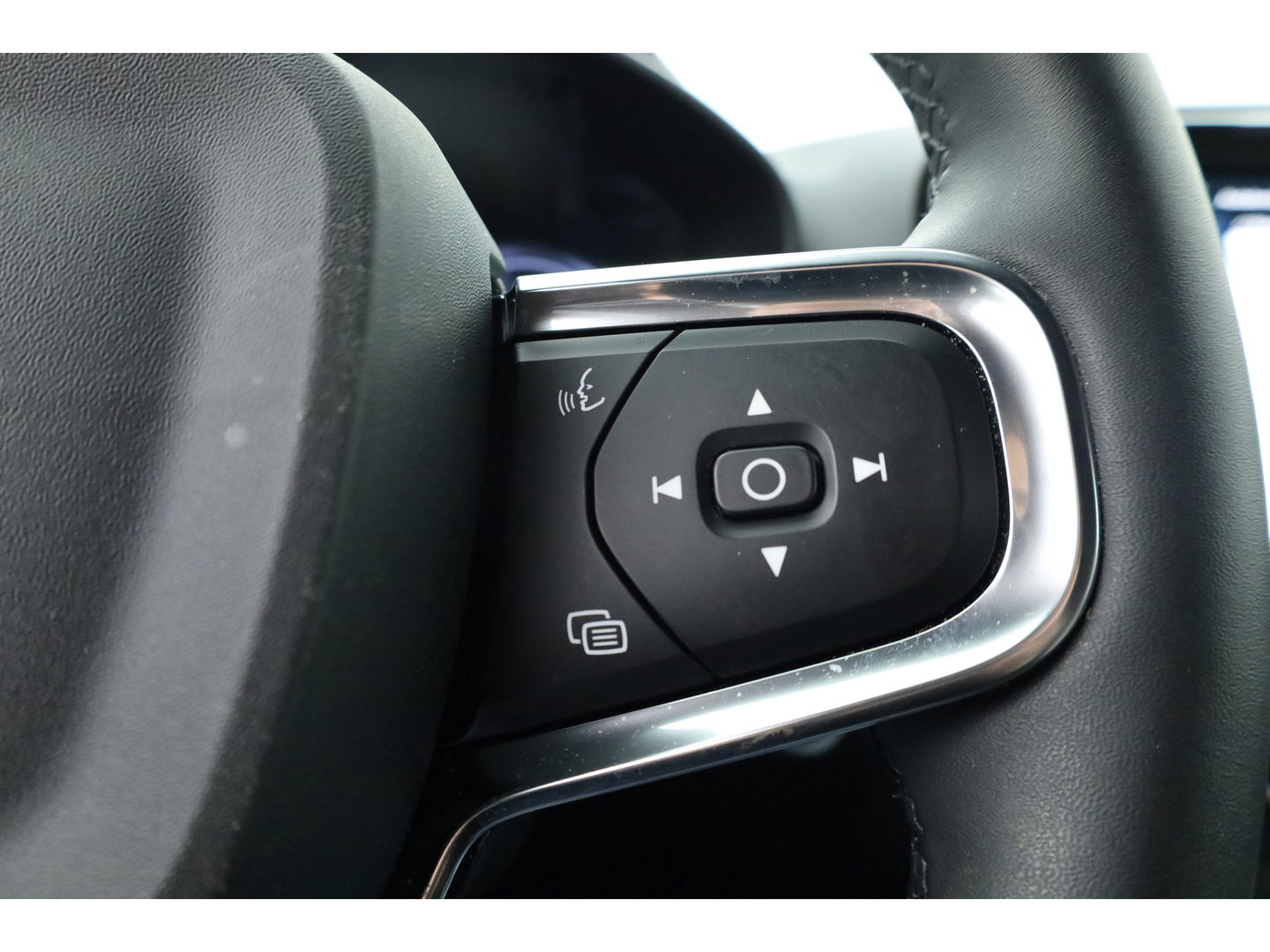 Volvo XC40 1.5 T4 Plug-in hybrid Plus Dark | Facelift | 5.846km | Tailord Wool | H&K Audio | elek. stoelen | ACC |