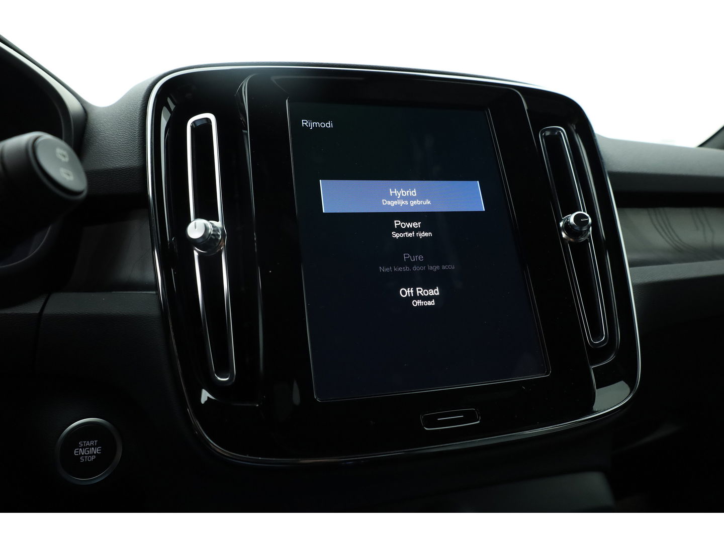 Volvo XC40 1.5 T4 Plug-in hybrid Plus Dark | Facelift | 5.846km | Tailord Wool | H&K Audio | elek. stoelen | ACC |