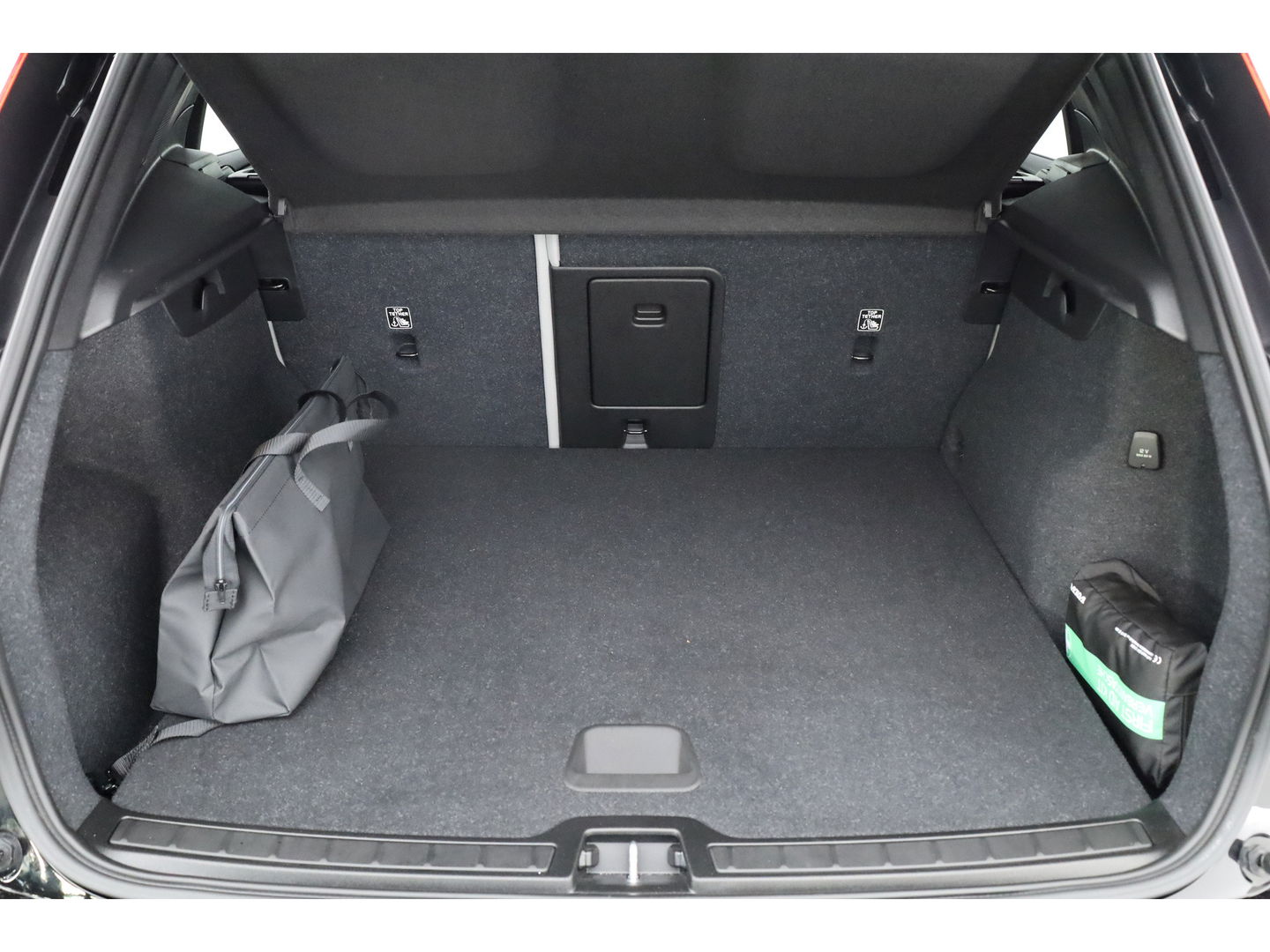 Volvo XC40 1.5 T4 Plug-in hybrid Plus Dark | Facelift | 5.846km | Tailord Wool | H&K Audio | elek. stoelen | ACC |