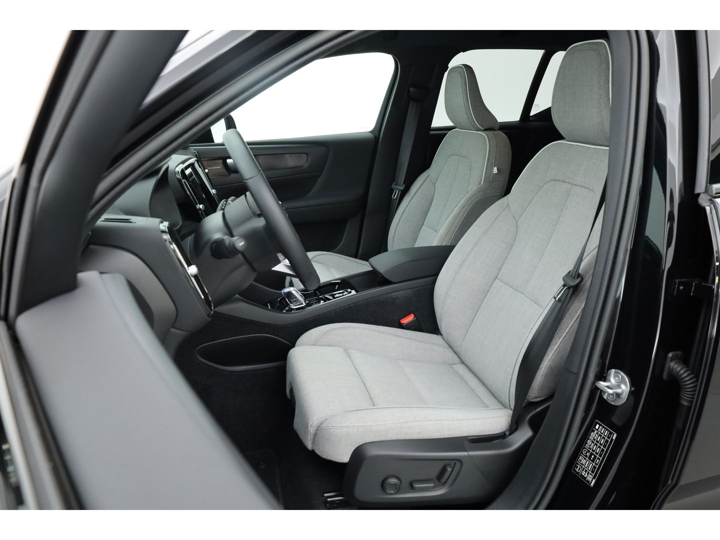 Volvo XC40 1.5 T4 Plug-in hybrid Plus Dark | Facelift | 5.846km | Tailord Wool | H&K Audio | elek. stoelen | ACC |