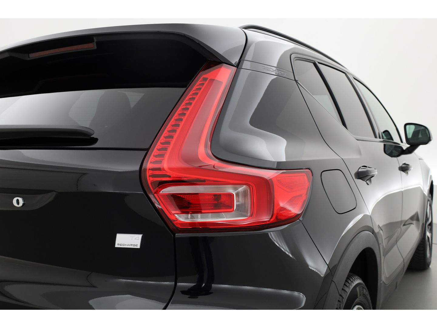 Volvo XC40 1.5 T4 Plug-in hybrid Plus Dark | Facelift | 5.846km | Tailord Wool | H&K Audio | elek. stoelen | ACC |