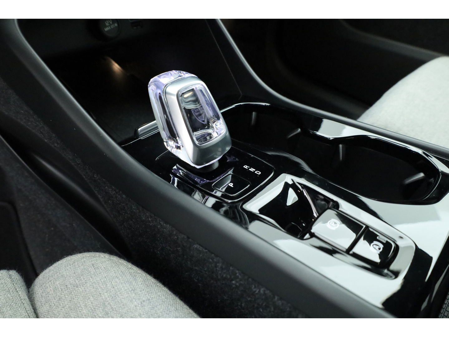 Volvo XC40 1.5 T4 Plug-in hybrid Plus Dark | Facelift | 5.846km | Tailord Wool | H&K Audio | elek. stoelen | ACC |