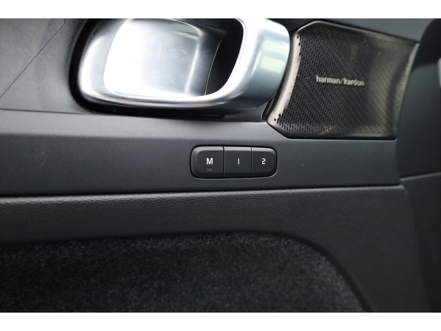 Volvo XC40 1.5 T4 Plug-in hybrid Plus Dark | Facelift | 5.846km | Tailord Wool | H&K Audio | elek. stoelen | ACC |