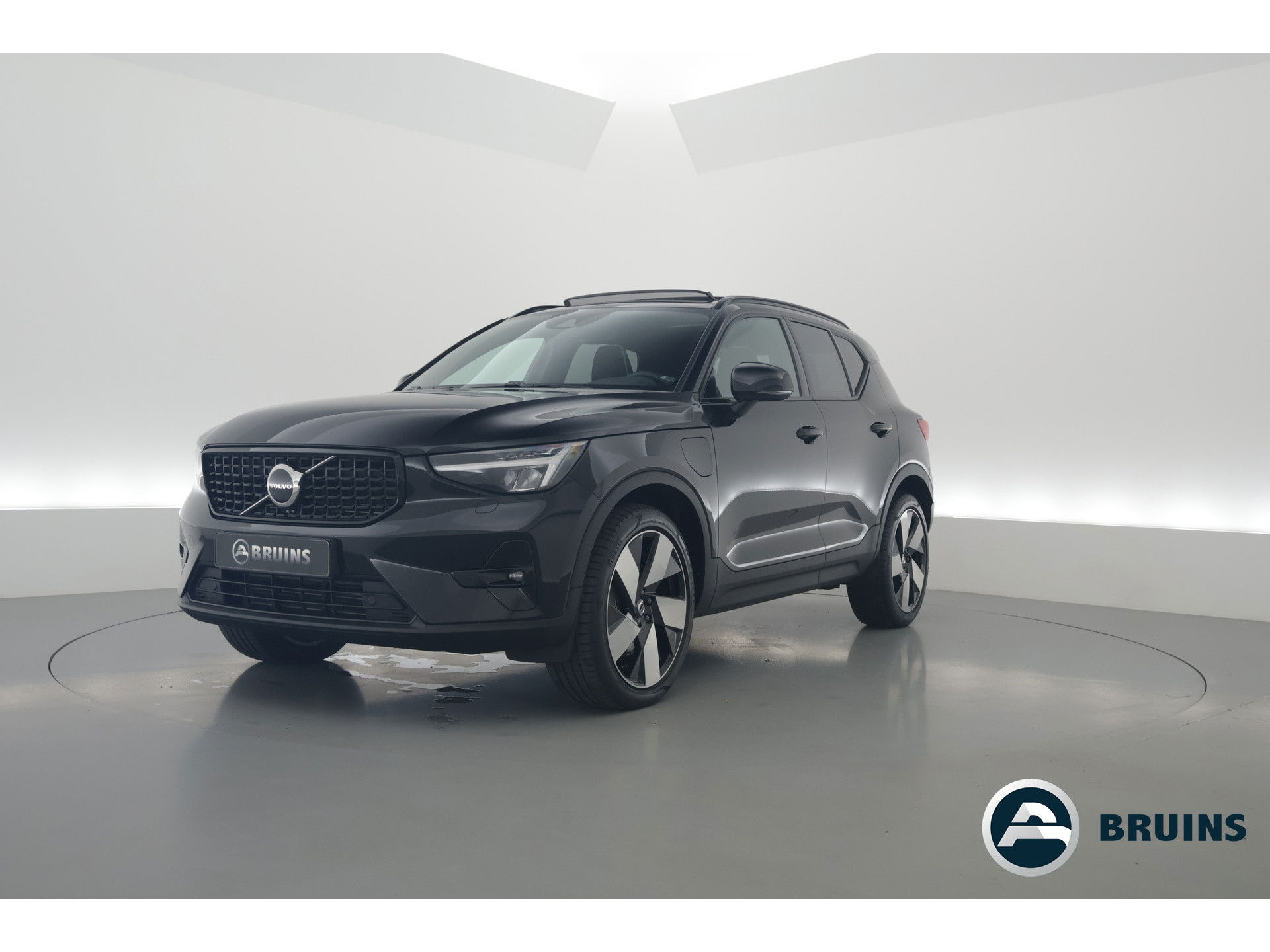 Volvo XC40 1.5 T4 Plug-in hybrid Ultimate Dark | Facelift | Pano-dak | H&K Audio | 20 inch | elek. stoelen | stoel + stuurverw. |