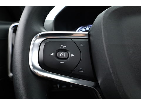 Volvo XC40 1.5 T4 Plug-in hybrid Ultimate Dark | Facelift | Pano-dak | H&K Audio | 20 inch | elek. stoelen | stoel + stuurverw. |