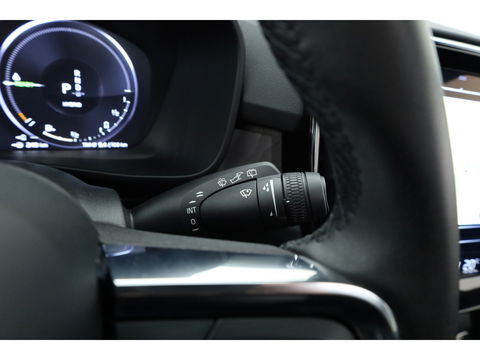 Volvo XC40 1.5 T4 Plug-in hybrid Ultimate Dark | Facelift | Pano-dak | H&K Audio | 20 inch | elek. stoelen | stoel + stuurverw. |