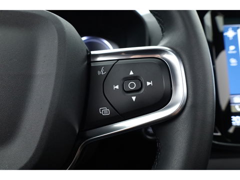 Volvo XC40 1.5 T4 Plug-in hybrid Ultimate Dark | Facelift | Pano-dak | H&K Audio | 20 inch | elek. stoelen | stoel + stuurverw. |