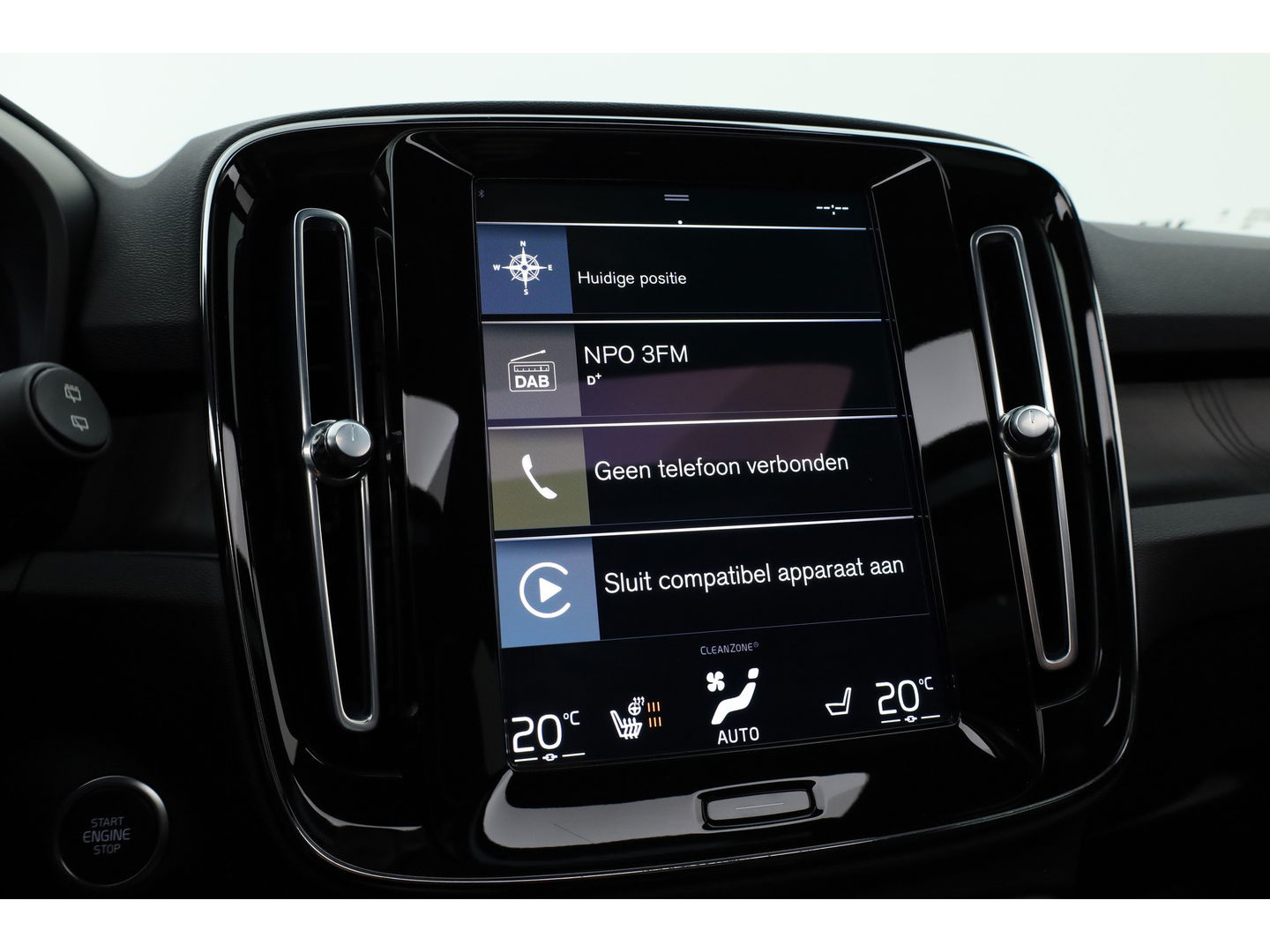 Volvo XC40 1.5 T4 Plug-in hybrid Ultimate Dark | Facelift | Pano-dak | H&K Audio | 20 inch | elek. stoelen | stoel + stuurverw. |