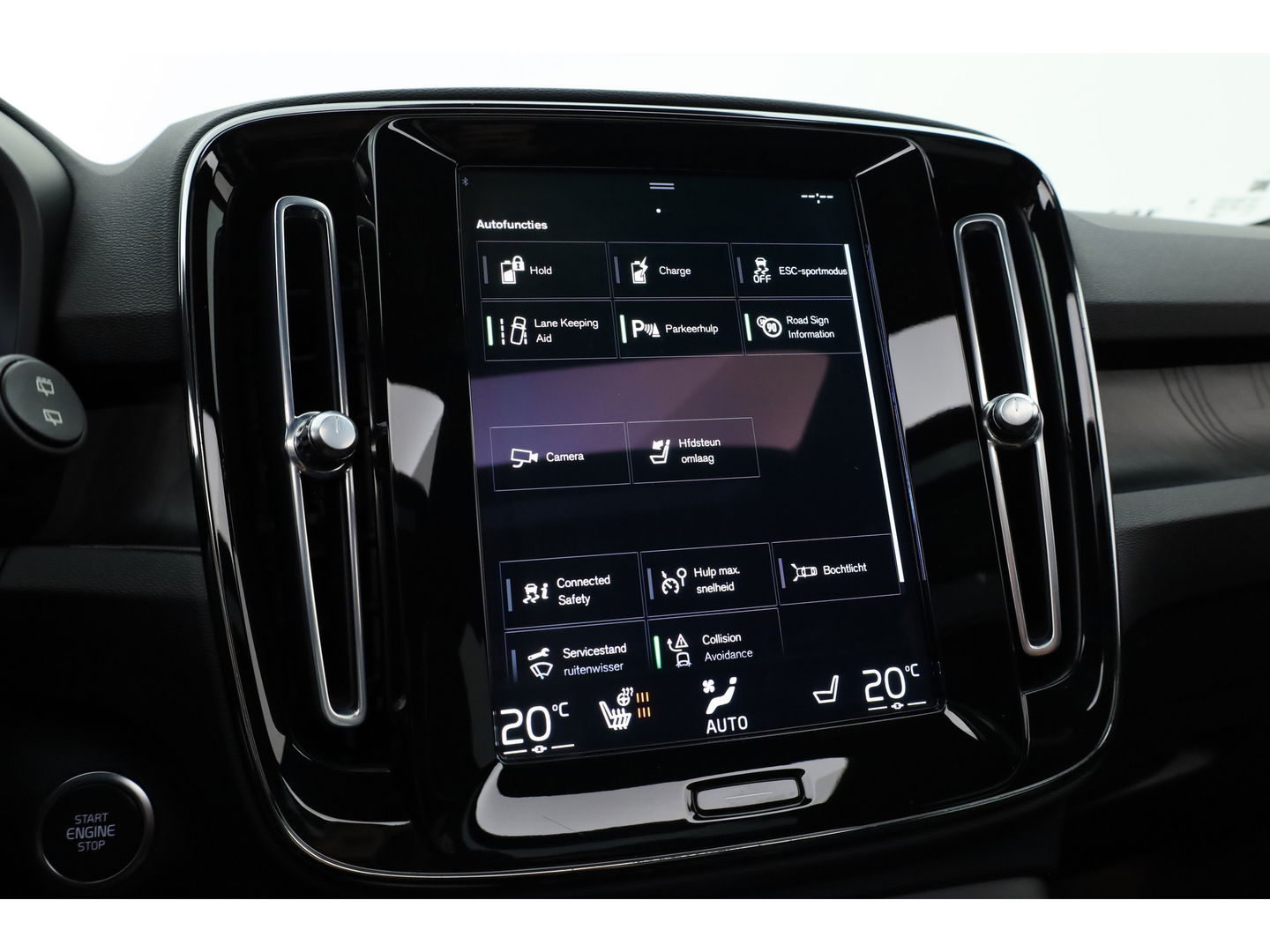 Volvo XC40 1.5 T4 Plug-in hybrid Ultimate Dark | Facelift | Pano-dak | H&K Audio | 20 inch | elek. stoelen | stoel + stuurverw. |