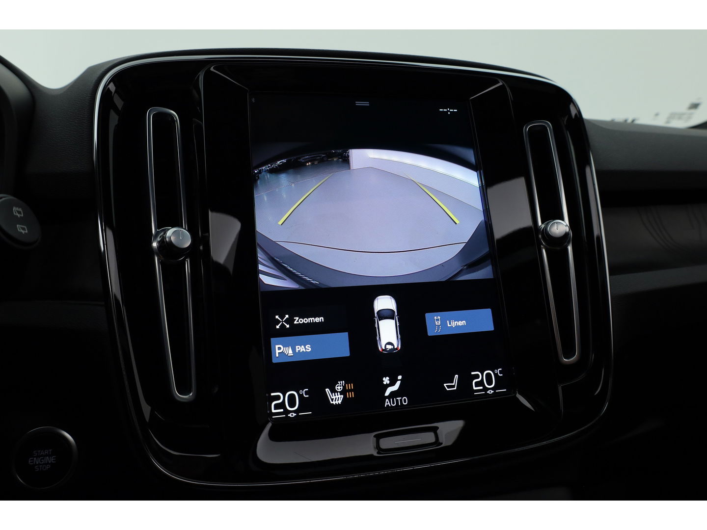 Volvo XC40 1.5 T4 Plug-in hybrid Ultimate Dark | Facelift | Pano-dak | H&K Audio | 20 inch | elek. stoelen | stoel + stuurverw. |