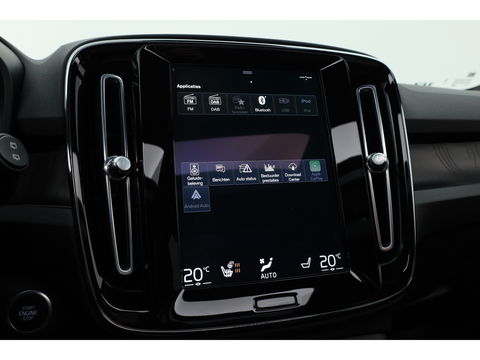 Volvo XC40 1.5 T4 Plug-in hybrid Ultimate Dark | Facelift | Pano-dak | H&K Audio | 20 inch | elek. stoelen | stoel + stuurverw. |