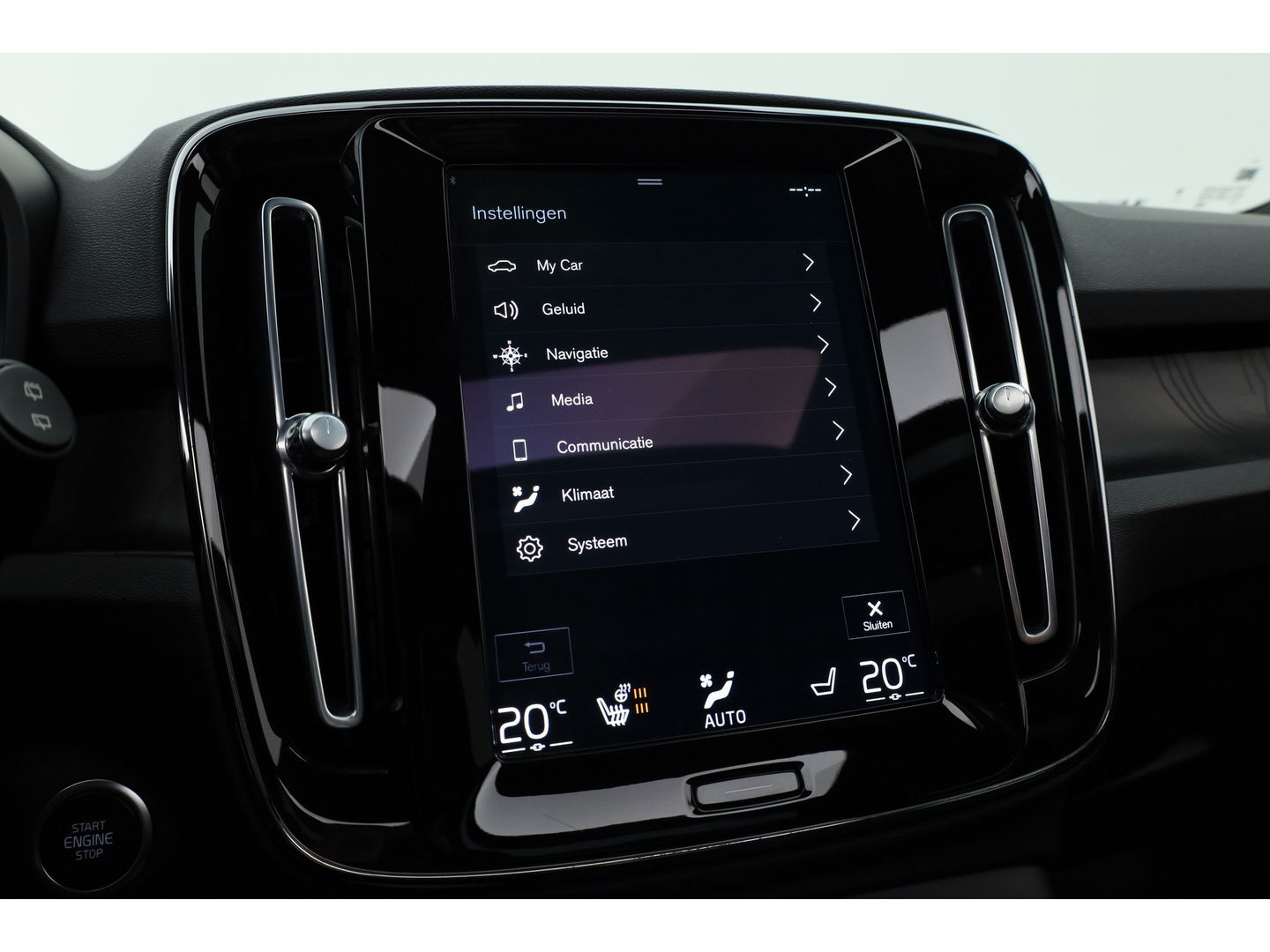 Volvo XC40 1.5 T4 Plug-in hybrid Ultimate Dark | Facelift | Pano-dak | H&K Audio | 20 inch | elek. stoelen | stoel + stuurverw. |