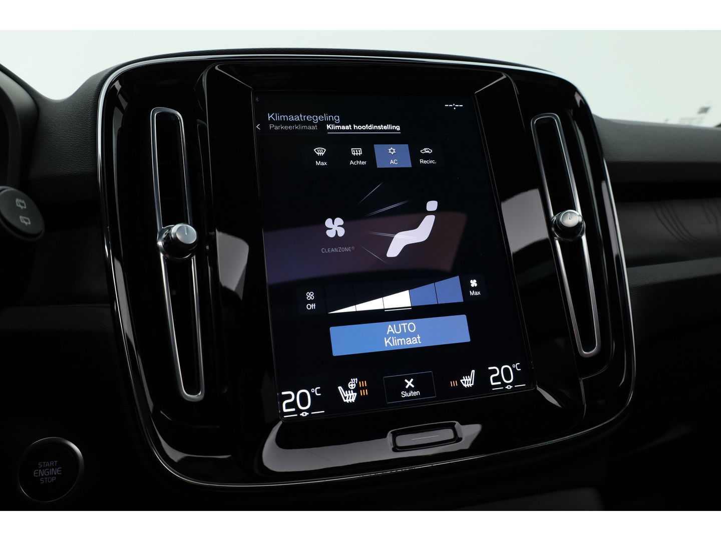 Volvo XC40 1.5 T4 Plug-in hybrid Ultimate Dark | Facelift | Pano-dak | H&K Audio | 20 inch | elek. stoelen | stoel + stuurverw. |