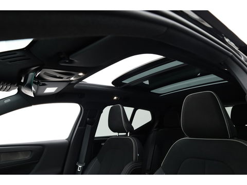 Volvo XC40 1.5 T4 Plug-in hybrid Ultimate Dark | Facelift | Pano-dak | H&K Audio | 20 inch | elek. stoelen | stoel + stuurverw. |