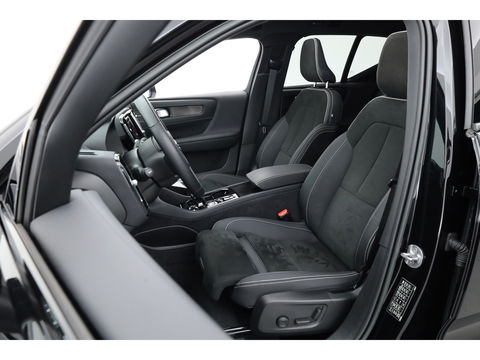 Volvo XC40 1.5 T4 Plug-in hybrid Ultimate Dark | Facelift | Pano-dak | H&K Audio | 20 inch | elek. stoelen | stoel + stuurverw. |