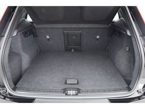 Volvo XC40 1.5 T4 Plug-in hybrid Ultimate Dark | Facelift | Pano-dak | H&K Audio | 20 inch | elek. stoelen | stoel + stuurverw. |