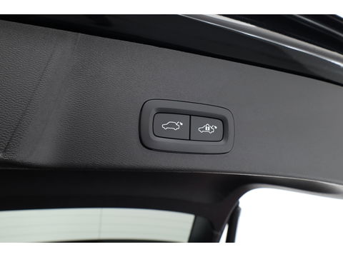 Volvo XC40 1.5 T4 Plug-in hybrid Ultimate Dark | Facelift | Pano-dak | H&K Audio | 20 inch | elek. stoelen | stoel + stuurverw. |