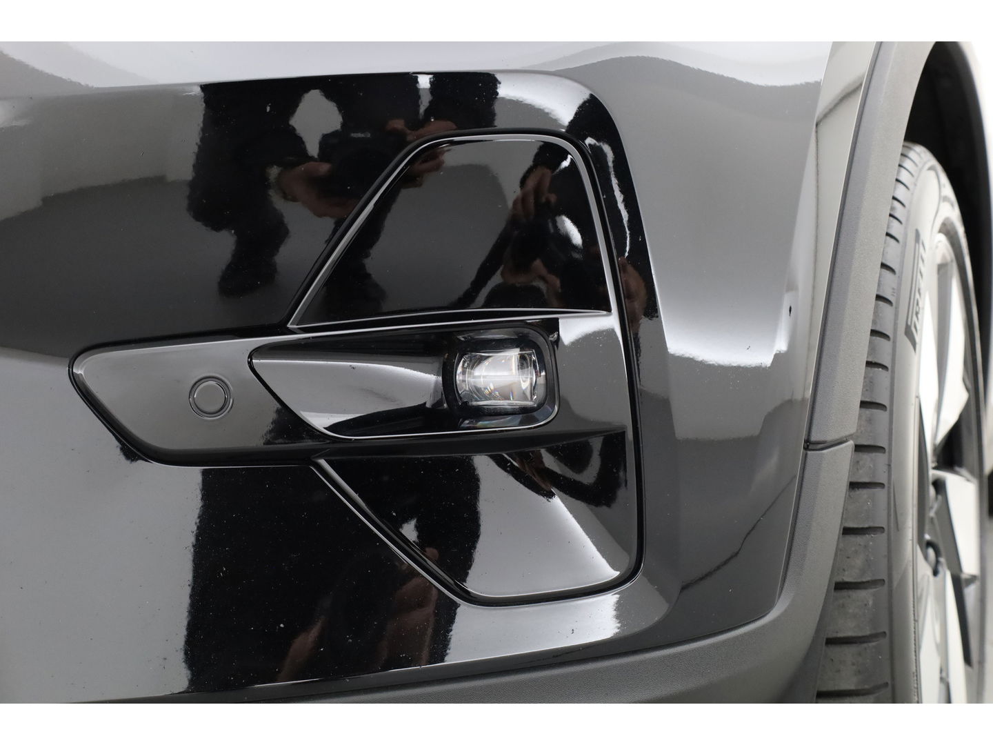 Volvo XC40 1.5 T4 Plug-in hybrid Ultimate Dark | Facelift | Pano-dak | H&K Audio | 20 inch | elek. stoelen | stoel + stuurverw. |