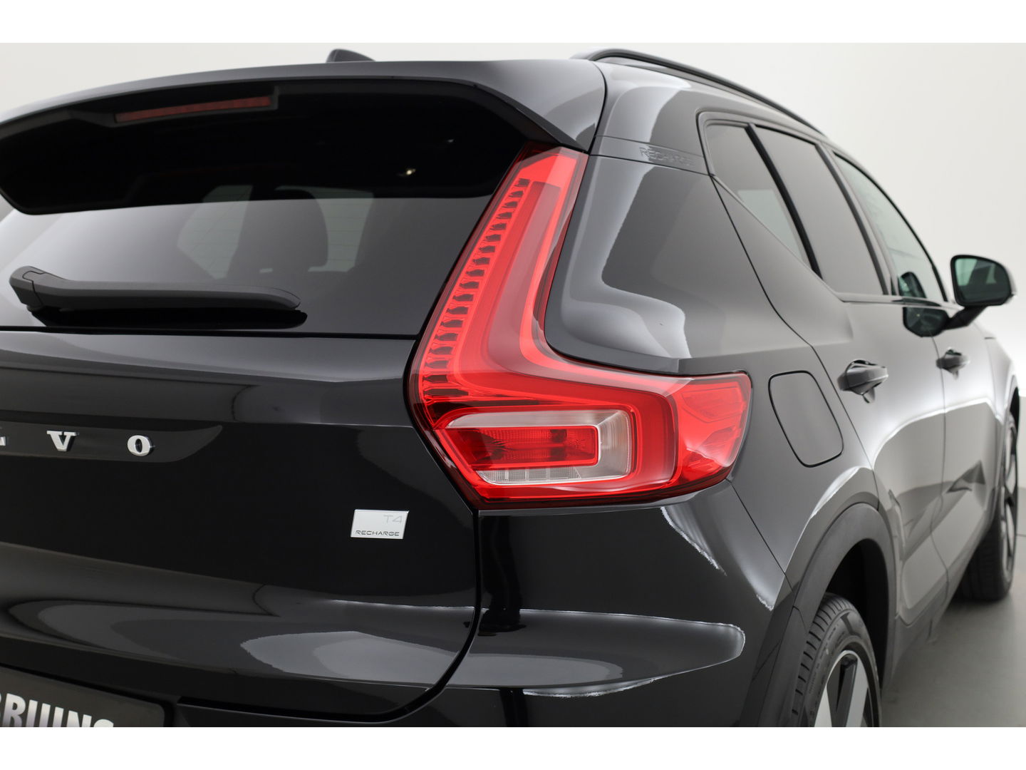 Volvo XC40 1.5 T4 Plug-in hybrid Ultimate Dark | Facelift | Pano-dak | H&K Audio | 20 inch | elek. stoelen | stoel + stuurverw. |
