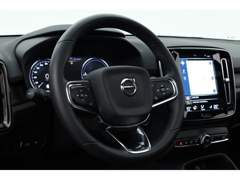Volvo XC40 1.5 T4 Plug-in hybrid Ultimate Dark | Facelift | Pano-dak | H&K Audio | 20 inch | elek. stoelen | stoel + stuurverw. |