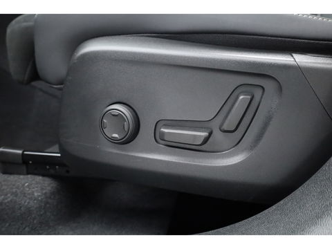 Volvo XC40 1.5 T4 Plug-in hybrid Ultimate Dark | Facelift | Pano-dak | H&K Audio | 20 inch | elek. stoelen | stoel + stuurverw. |