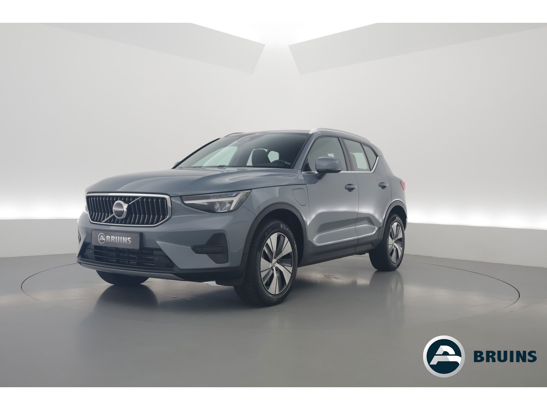 Volvo XC40 1.5 T5 Plug-in hybrid Plus Bright | Facelift | Trekhaak | H&K Audio | elek. stoelen + verwarm. |