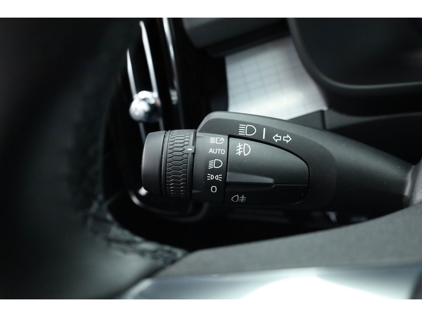 Volvo XC40 1.5 T5 Plug-in hybrid Plus Bright | Facelift | Trekhaak | H&K Audio | elek. stoelen + verwarm. |