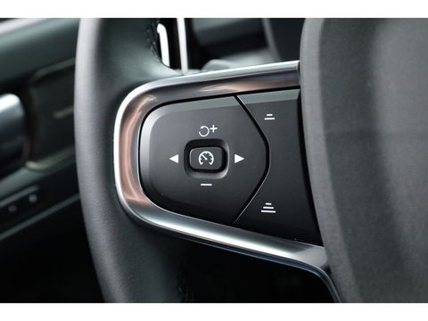 Volvo XC40 1.5 T5 Plug-in hybrid Plus Bright | Facelift | Trekhaak | H&K Audio | elek. stoelen + verwarm. |