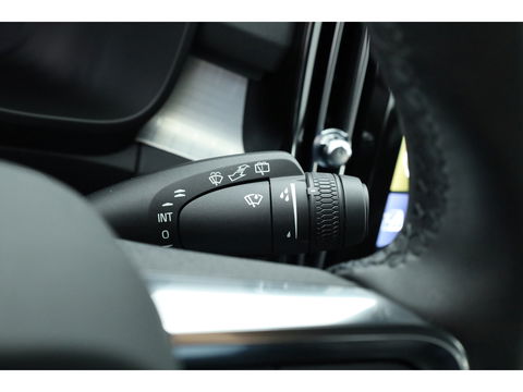 Volvo XC40 1.5 T5 Plug-in hybrid Plus Bright | Facelift | Trekhaak | H&K Audio | elek. stoelen + verwarm. |