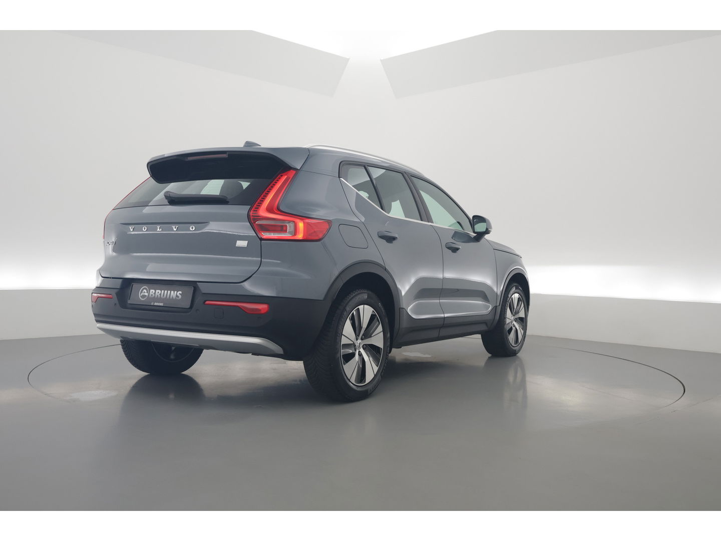 Volvo XC40 1.5 T5 Plug-in hybrid Plus Bright | Facelift | Trekhaak | H&K Audio | elek. stoelen + verwarm. |