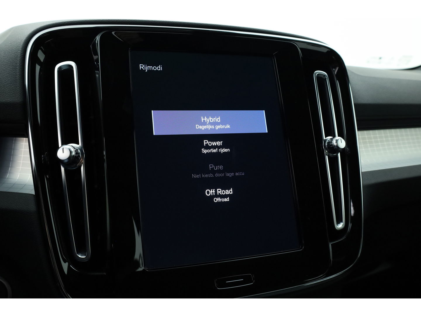 Volvo XC40 1.5 T5 Plug-in hybrid Plus Bright | Facelift | Trekhaak | H&K Audio | elek. stoelen + verwarm. |