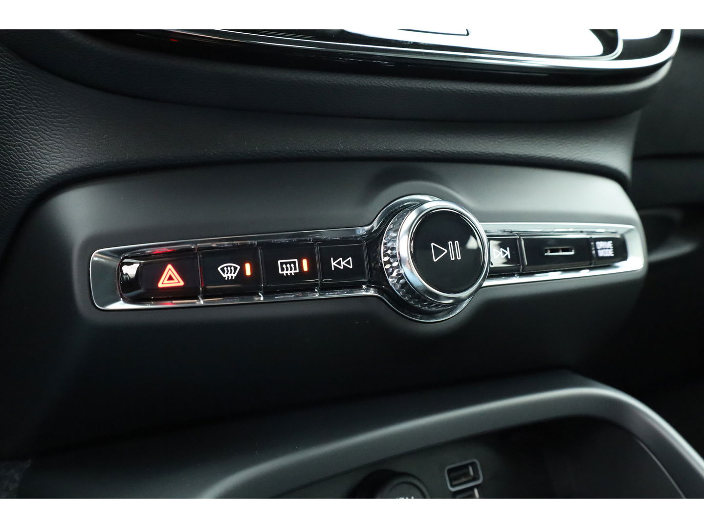 Volvo XC40 1.5 T5 Plug-in hybrid Plus Bright | Facelift | Trekhaak | H&K Audio | elek. stoelen + verwarm. |