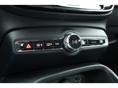 Volvo XC40 1.5 T5 Plug-in hybrid Plus Bright | Facelift | Trekhaak | H&K Audio | elek. stoelen + verwarm. |