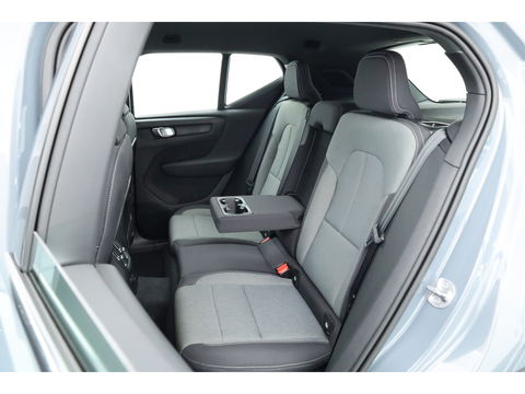 Volvo XC40 1.5 T5 Plug-in hybrid Plus Bright | Facelift | Trekhaak | H&K Audio | elek. stoelen + verwarm. |