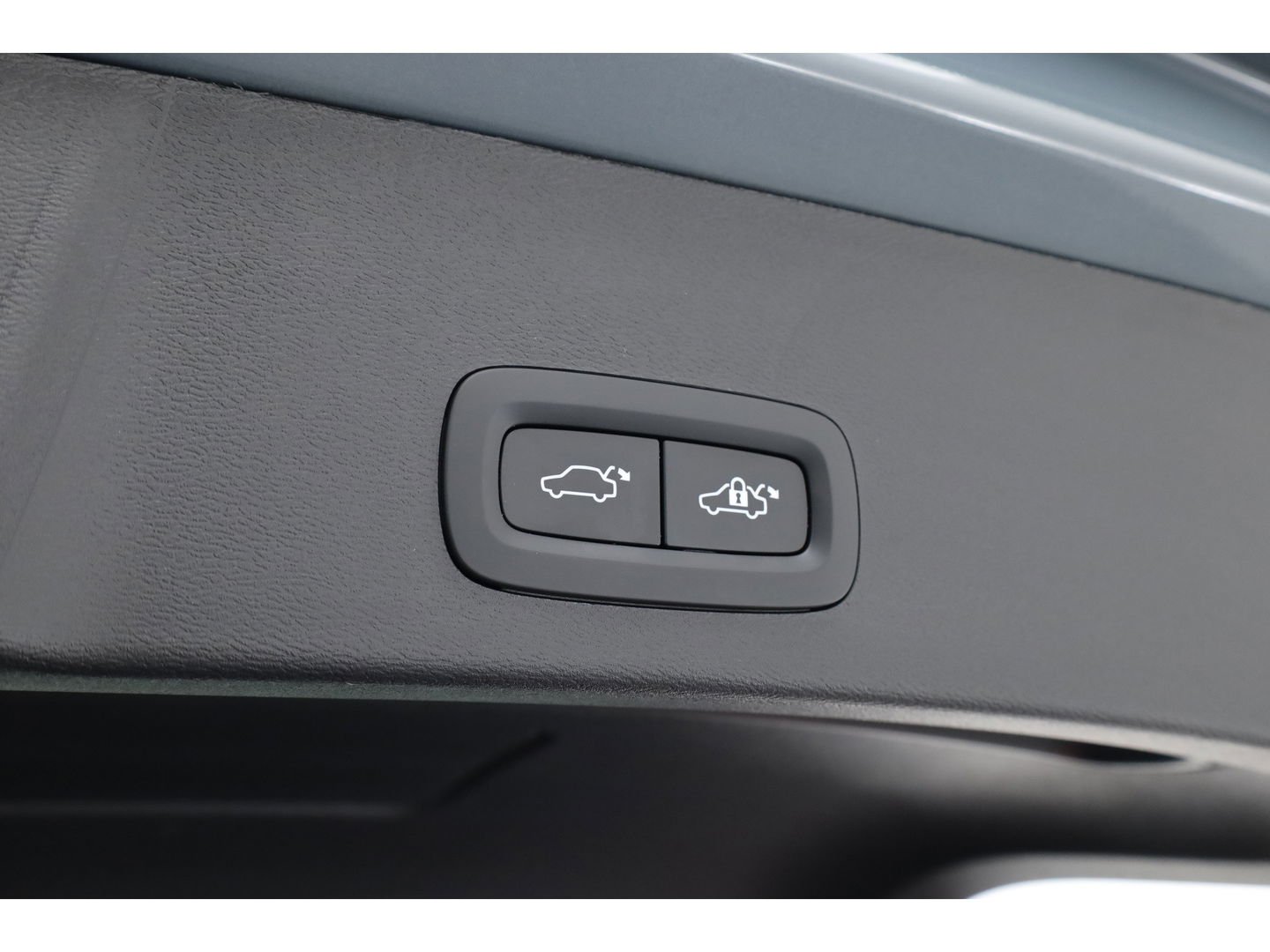 Volvo XC40 1.5 T5 Plug-in hybrid Plus Bright | Facelift | Trekhaak | H&K Audio | elek. stoelen + verwarm. |