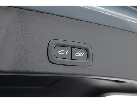 Volvo XC40 1.5 T5 Plug-in hybrid Plus Bright | Facelift | Trekhaak | H&K Audio | elek. stoelen + verwarm. |