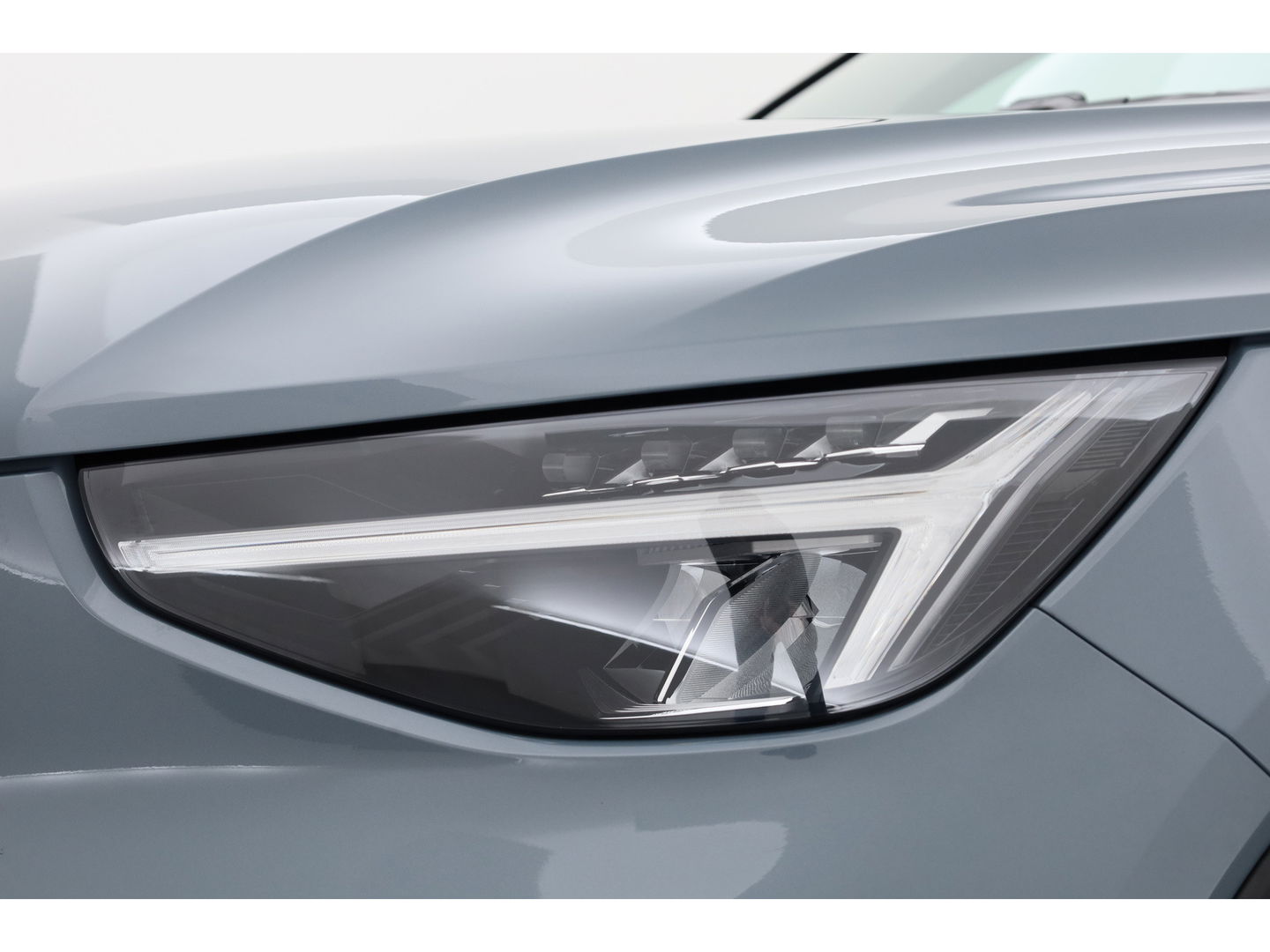 Volvo XC40 1.5 T5 Plug-in hybrid Plus Bright | Facelift | Trekhaak | H&K Audio | elek. stoelen + verwarm. |