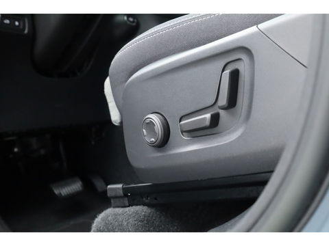 Volvo XC40 1.5 T5 Plug-in hybrid Plus Bright | Facelift | Trekhaak | H&K Audio | elek. stoelen + verwarm. |