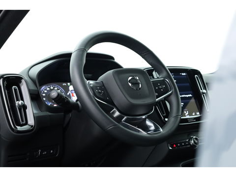 Volvo XC40 1.5 T5 Plug-in hybrid Plus Bright | Facelift | Trekhaak | H&K Audio | elek. stoelen + verwarm. |