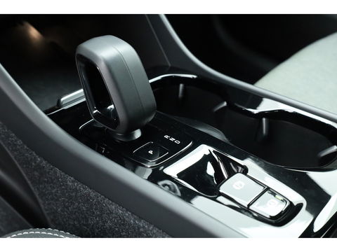 Volvo XC40 1.5 T5 Plug-in hybrid Plus Bright | Facelift | Trekhaak | H&K Audio | elek. stoelen + verwarm. |