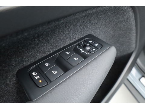 Volvo XC40 1.5 T5 Plug-in hybrid Plus Bright | Facelift | Trekhaak | H&K Audio | elek. stoelen + verwarm. |