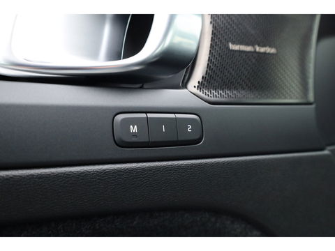 Volvo XC40 1.5 T5 Plug-in hybrid Plus Bright | Facelift | Trekhaak | H&K Audio | elek. stoelen + verwarm. |