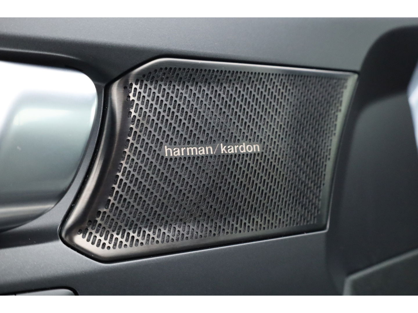 Volvo XC40 1.5 T5 Plug-in hybrid Plus Bright | Facelift | Trekhaak | H&K Audio | elek. stoelen + verwarm. |