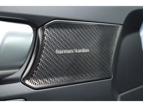 Volvo XC40 1.5 T5 Plug-in hybrid Plus Bright | Facelift | Trekhaak | H&K Audio | elek. stoelen + verwarm. |