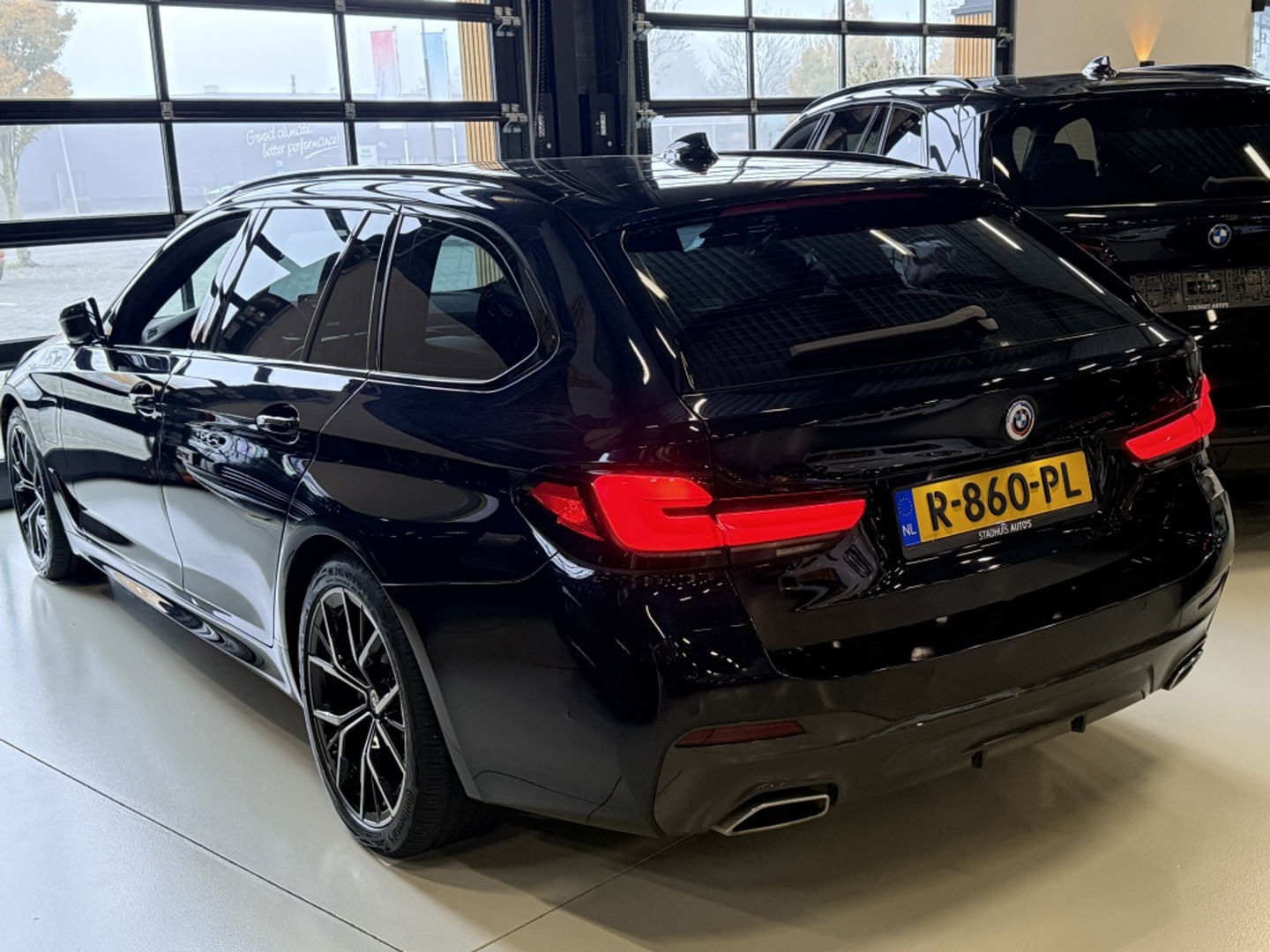 BMW 5 Serie Touring 530e 292PK M-Sport Individual / laser *NAP*